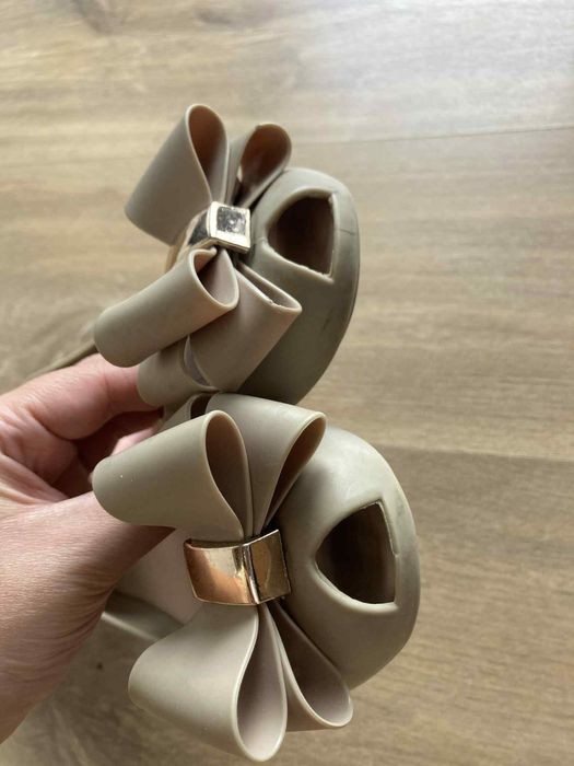 Baleriny buty melisski beżowe z kokardką gumowe Mohito r. 38