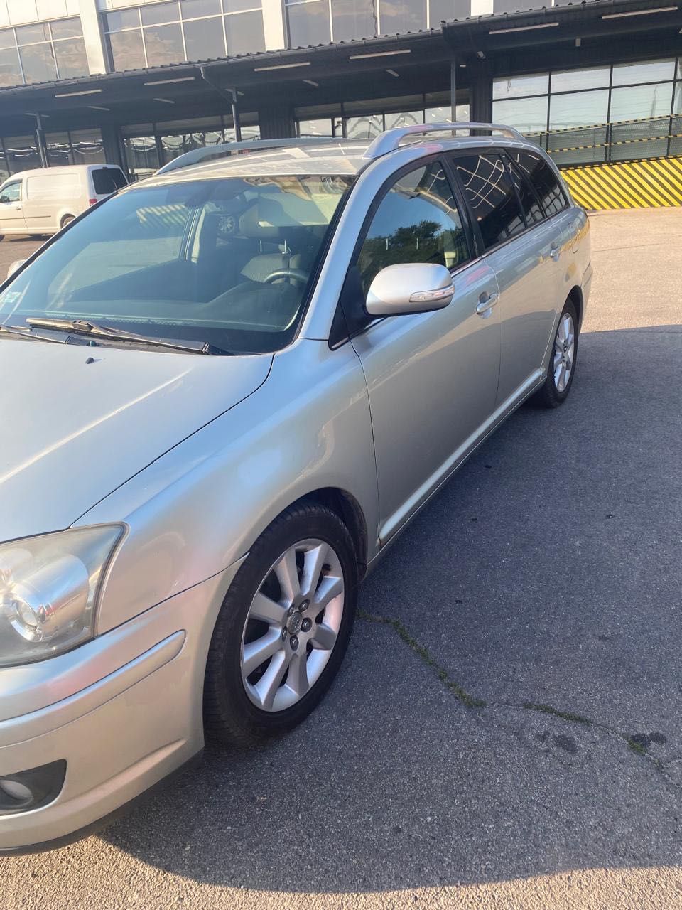 TOYOTA AVENSIS 2007 4*4 Official