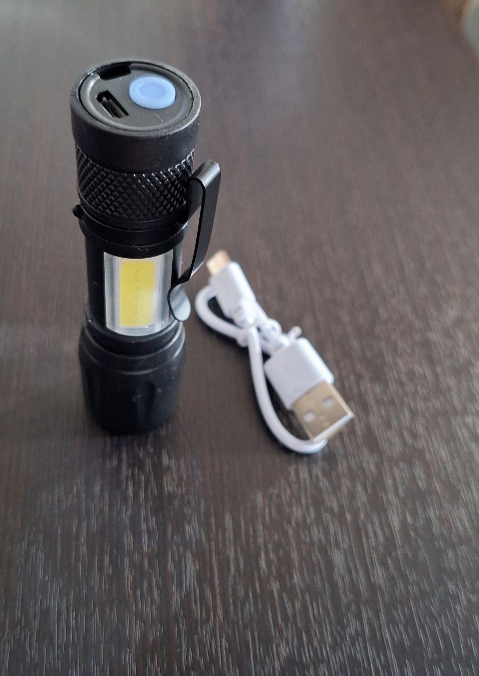 Водонепроникний ліхтарик з USB