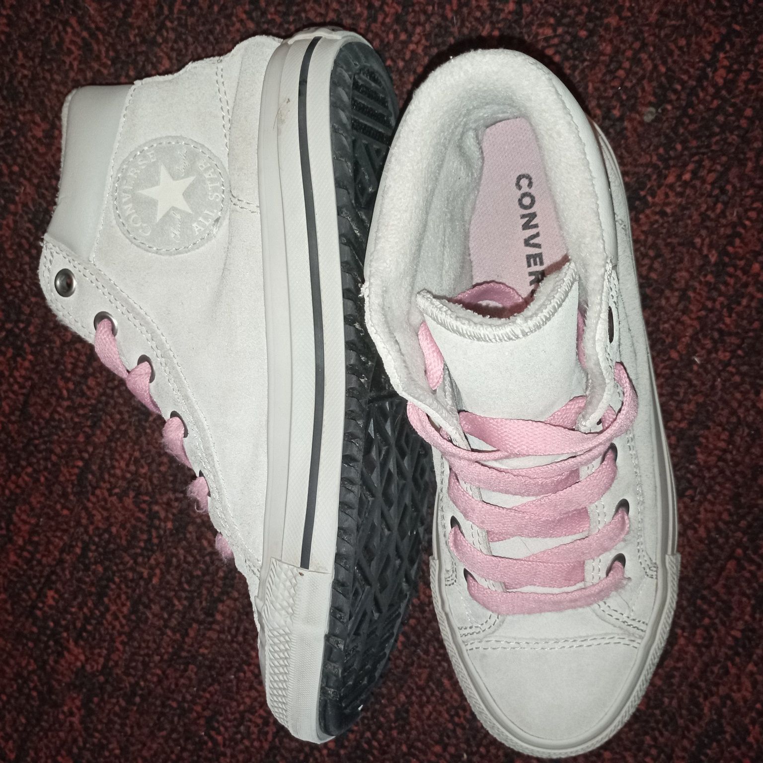 Продам фирменные замшевые кеды Converse