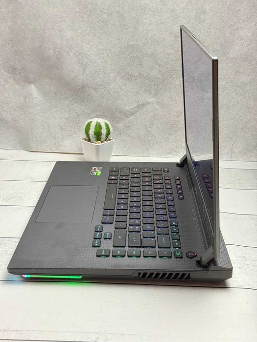 ASUS ROG STRIX G513R  Ryzen 7 6800H RTX 3070TI 8gb 1TB 16ram 300hz