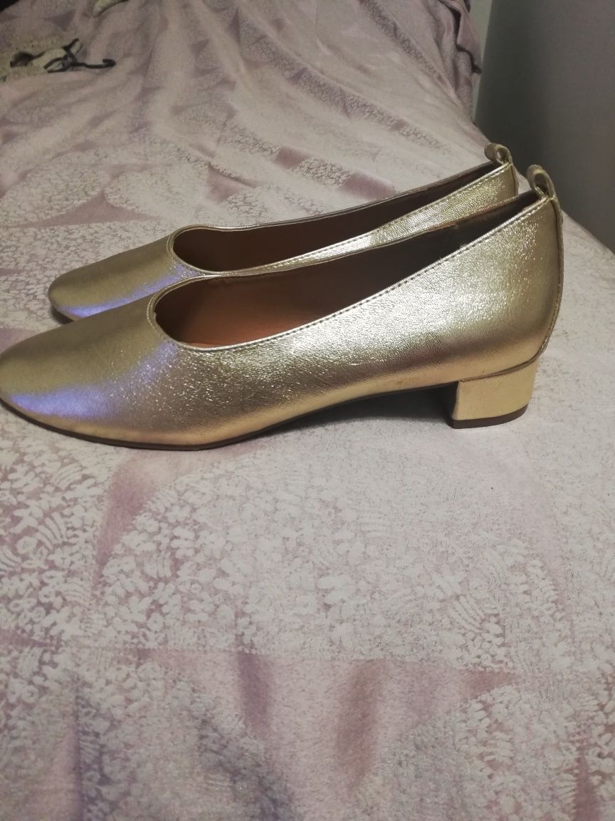 HM Nowe złote buty sprzedam