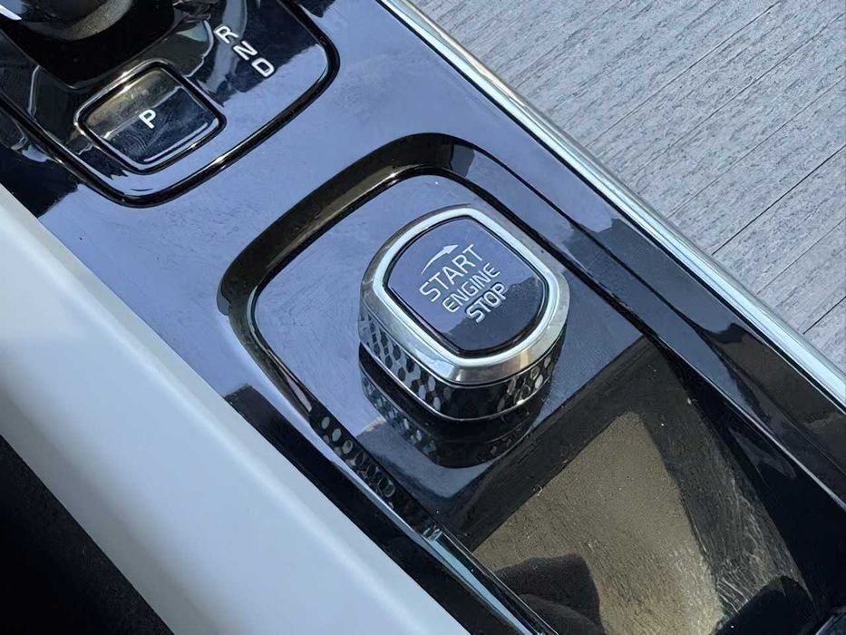 Volvo XC60 ULTIMATE      2023