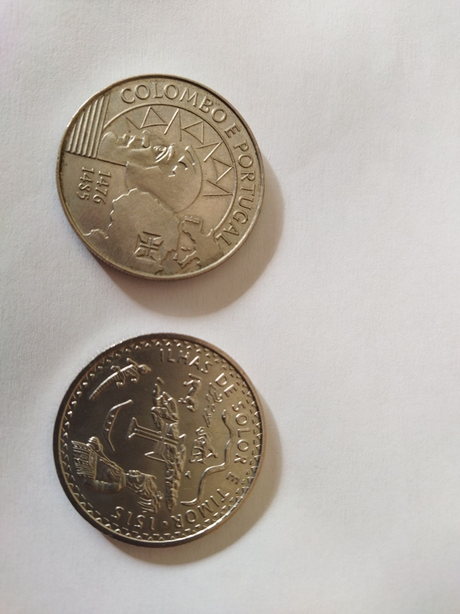 Moedas comemorativas de 100 e 200 escudos