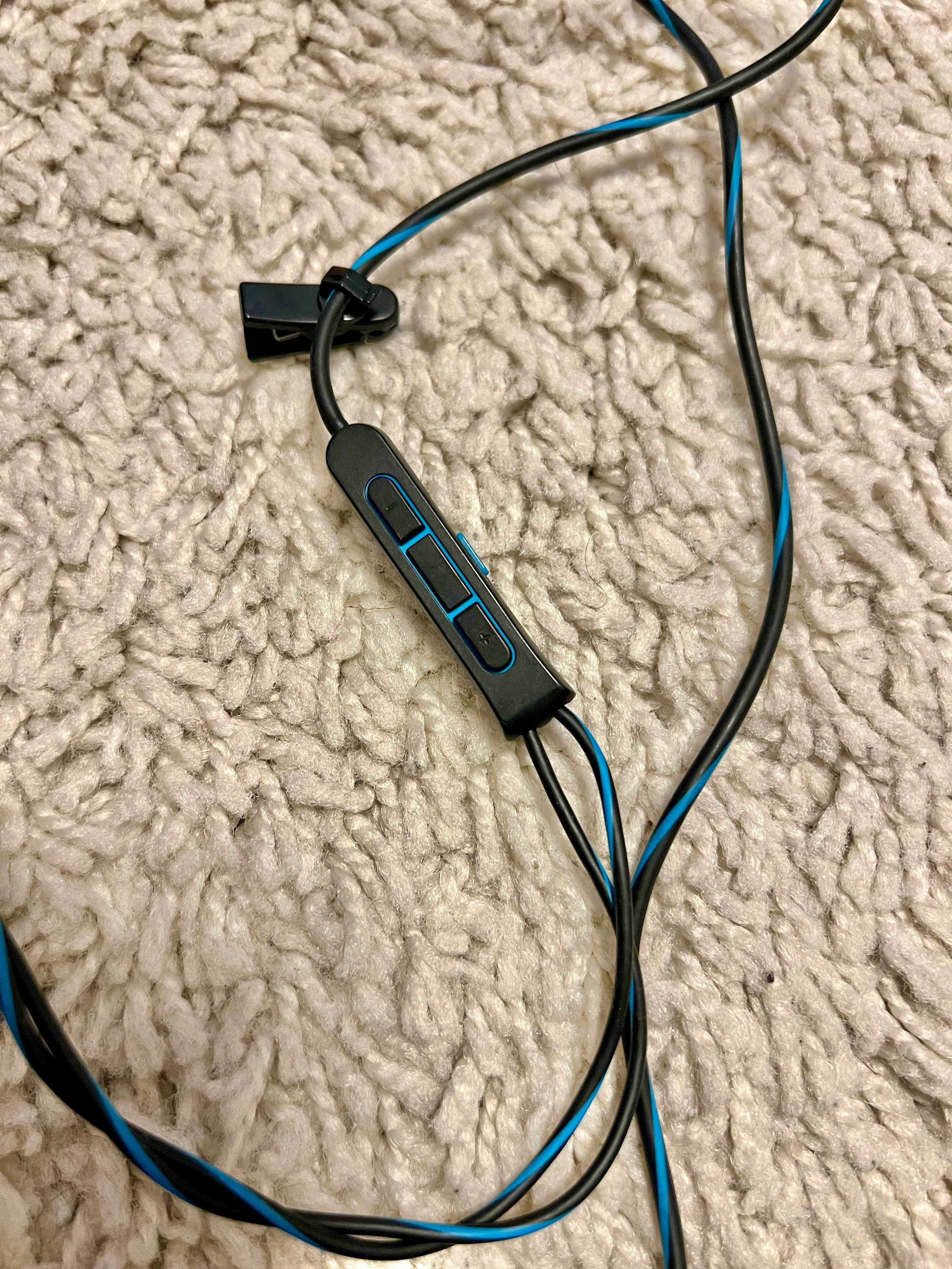 In-ears Bose QC20 com Noise Cancelling