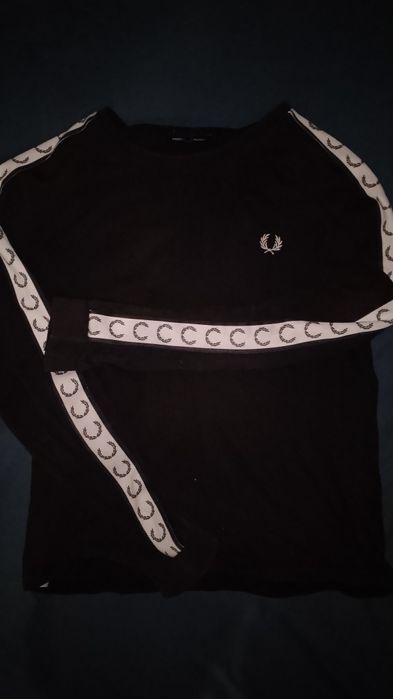 Продам лонгслив FRED PERRY