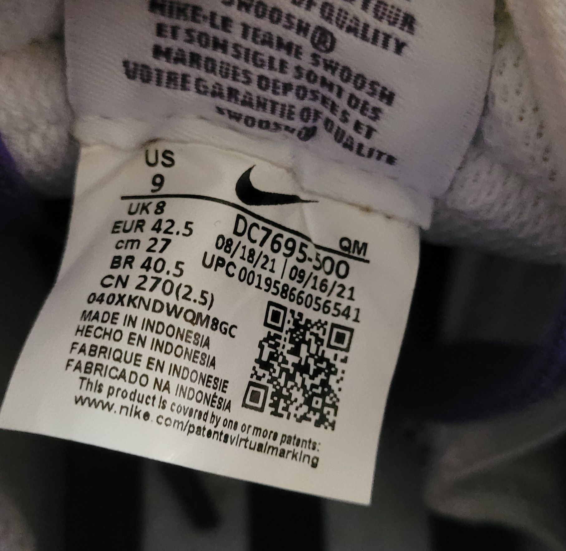 Кросівки Nike фіолетового кольору.