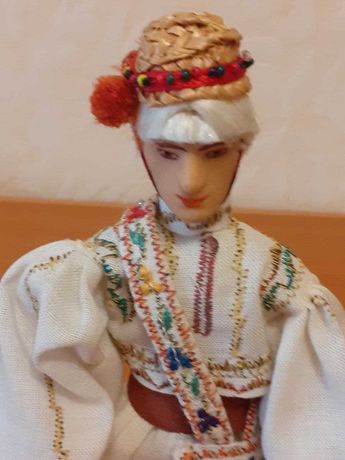 Винтажная сувенирная кукла в национальном костюме Румынии. Винтаж.