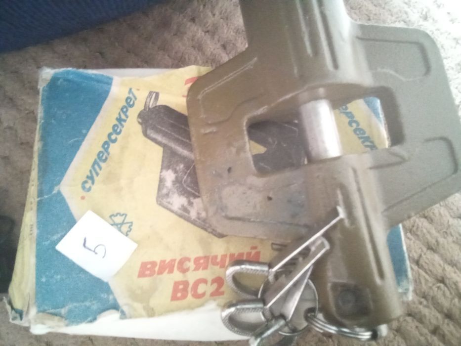 Замок гаражный , навесной замок.