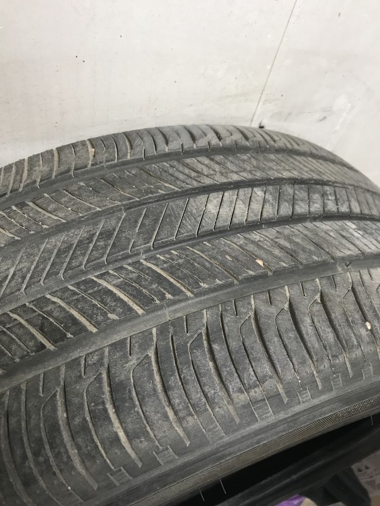 Продаю шину Hankook. 215/45 R18 2000 грн.