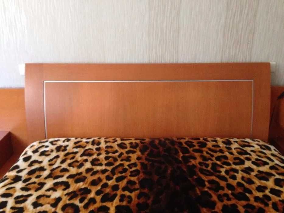 Cama de casal em cerejeira