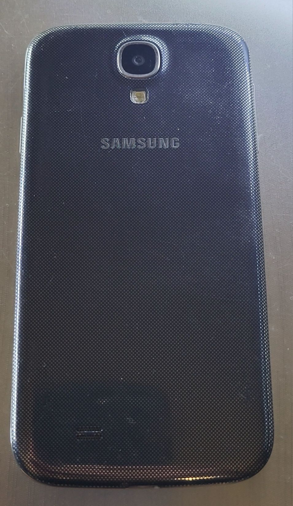 Opis uszkodzony samsung Gt-19505