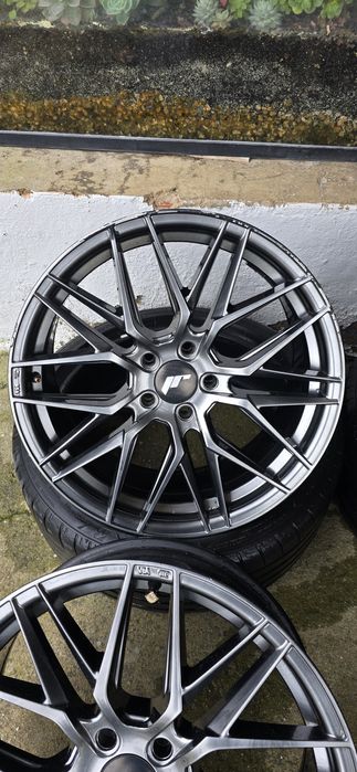 Japan racing 28 Hyper Black