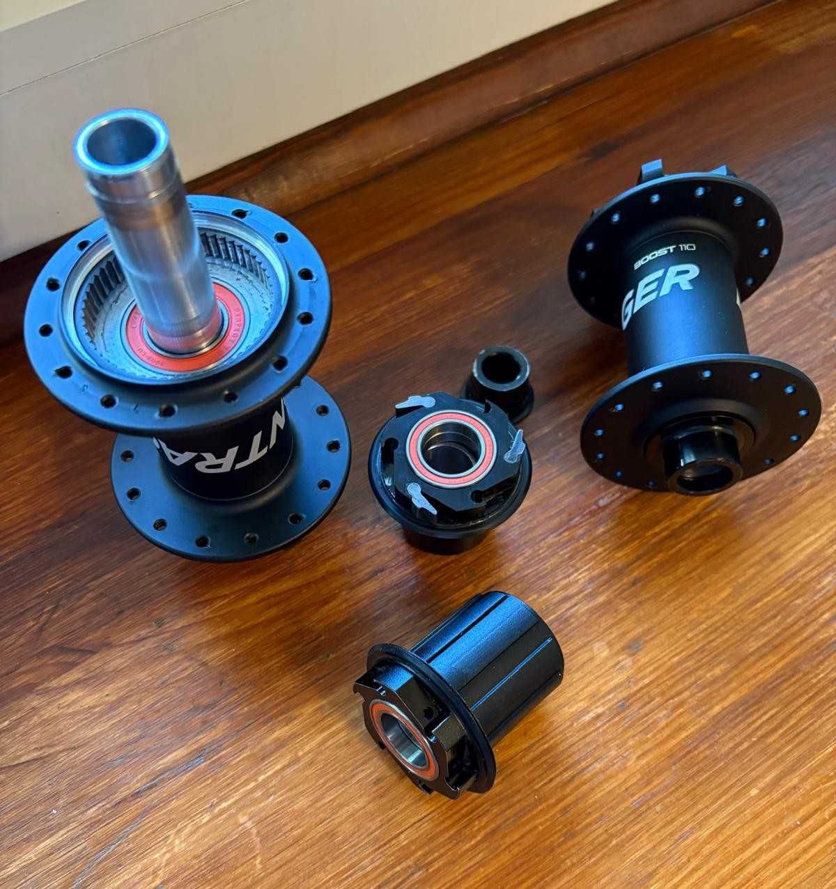 Komplet piast 110/15 + 148/12 Bontrager Rapid Drive 54