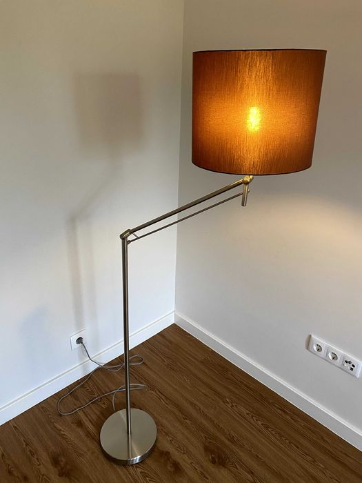 Candeeiro de pé de altura ajustável