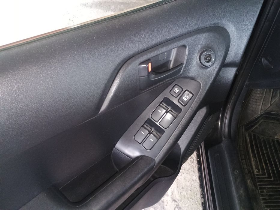 Kia cerato II 2009 рік