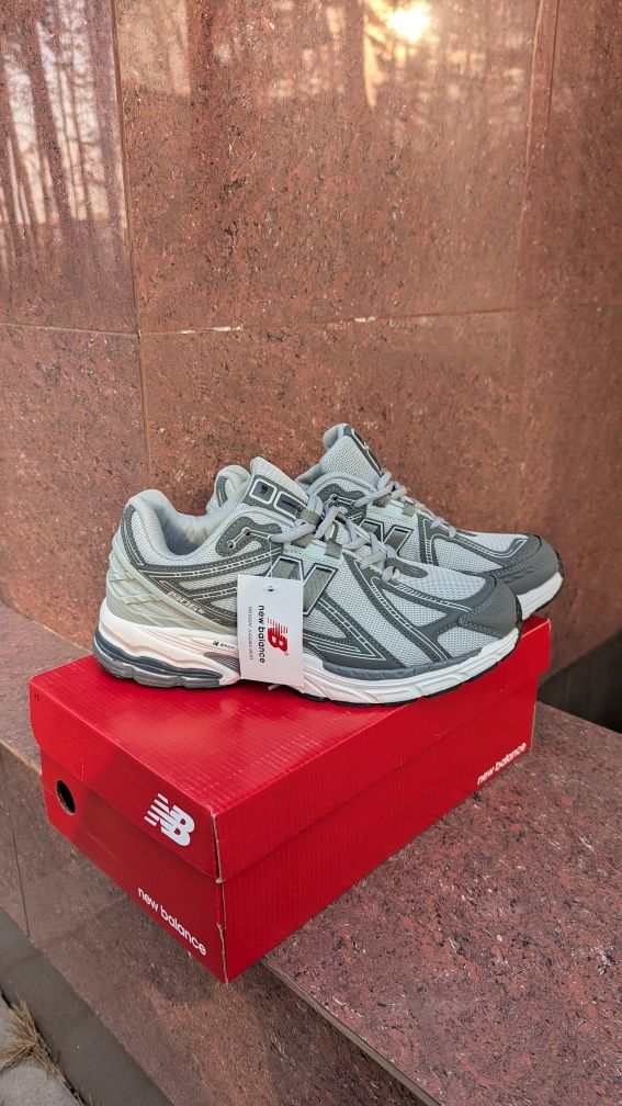 New Balance 1906r grey