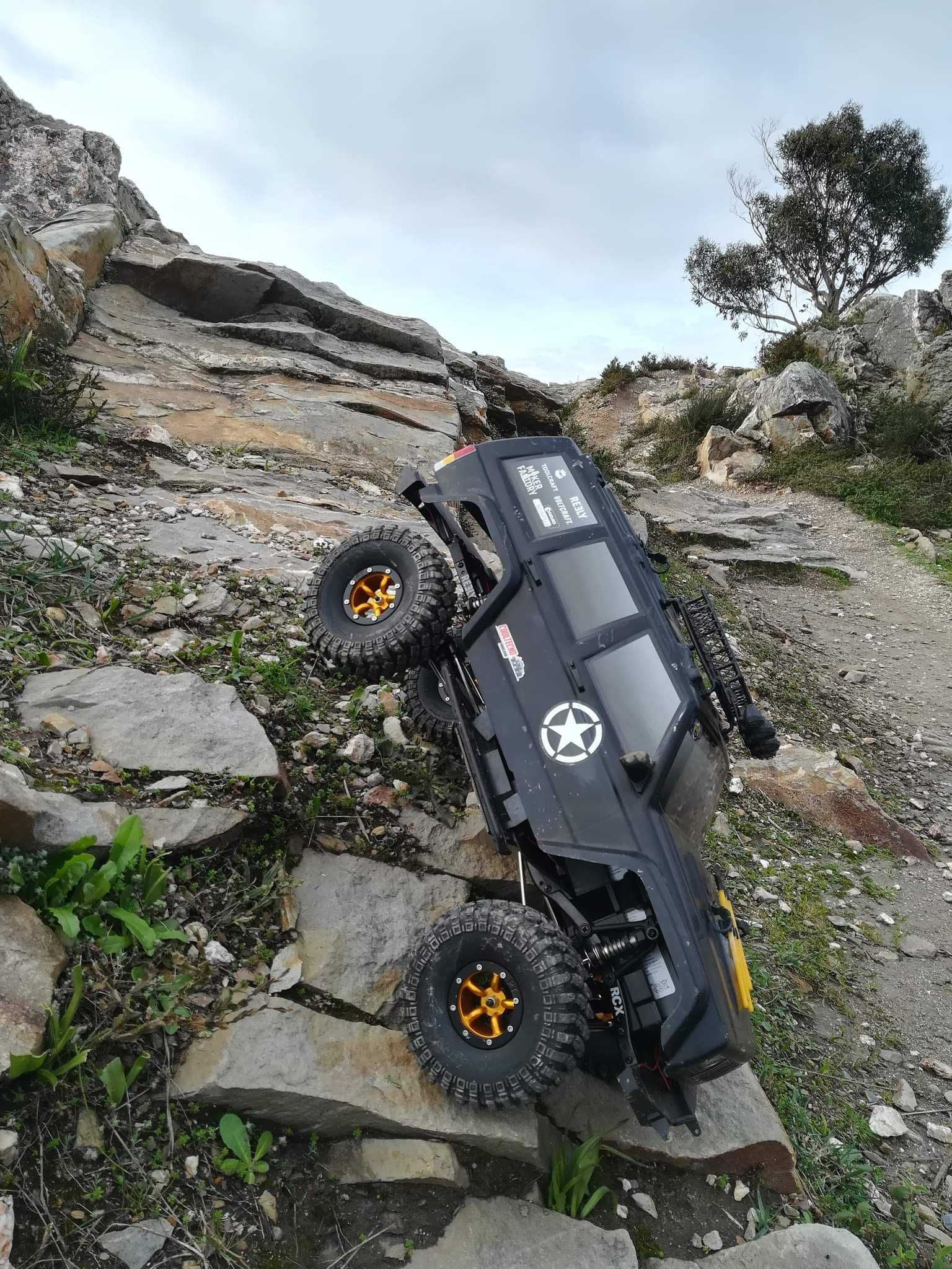 Vendo jeep replica scx10 ou troco por algo do meu agrado