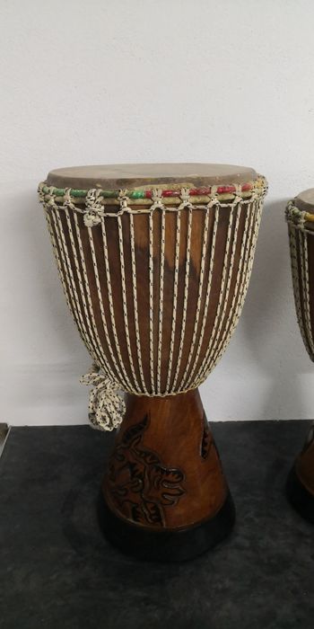 2 Djambes com pele verdadeira