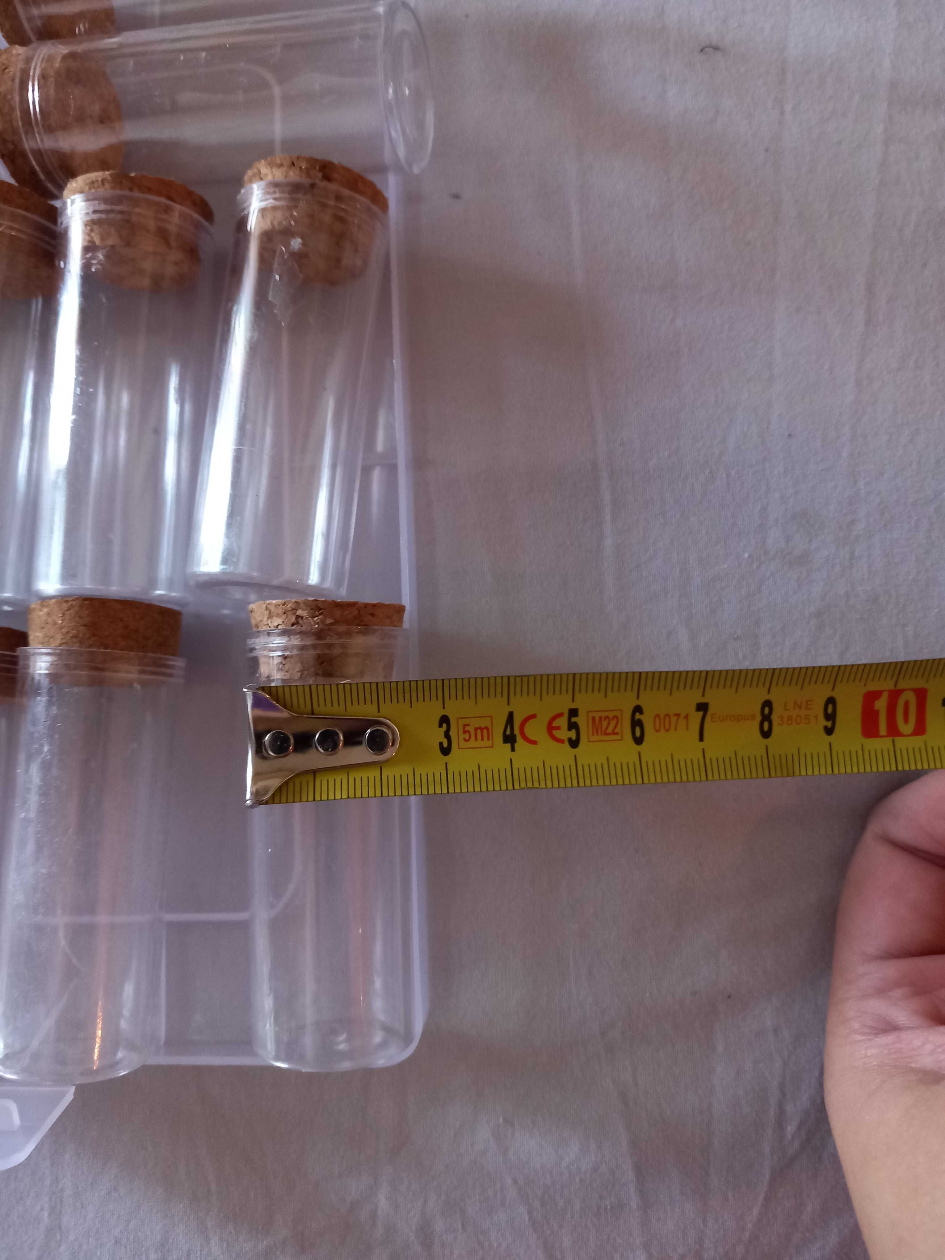 78 frascos plastico e tampa de cortiça e 19 de vidro