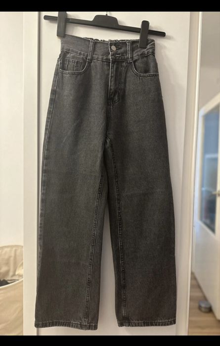 Szerokie spodnie z efektem sprania. Spodnie wysoki stan.