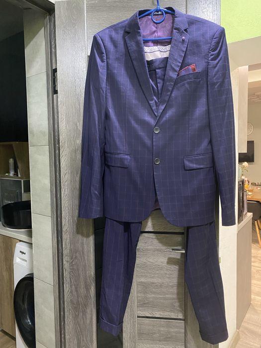 Продам молодежный мужской костюм б/у