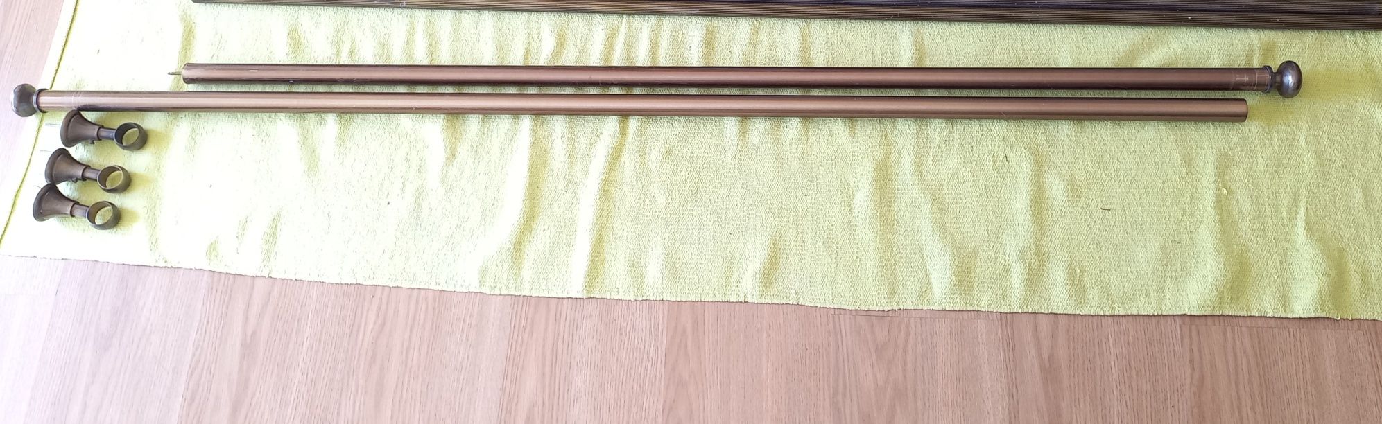 Conjunto de varão de cortinado (2,85m) e três suportes