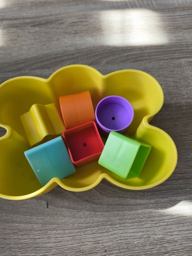 Zestaw zabawek, klocków i książeczek dla dzieci. Montessori, sensoryka