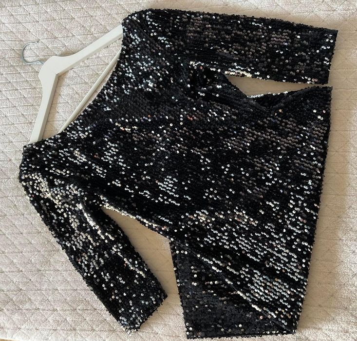 Czarna sukienka z cekinami Esmara by Heidi Klum