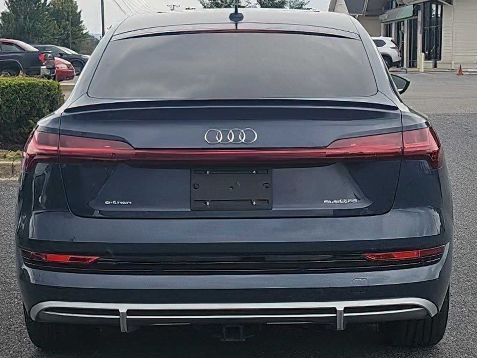 Audi e-tron Quattro S-Line      2022