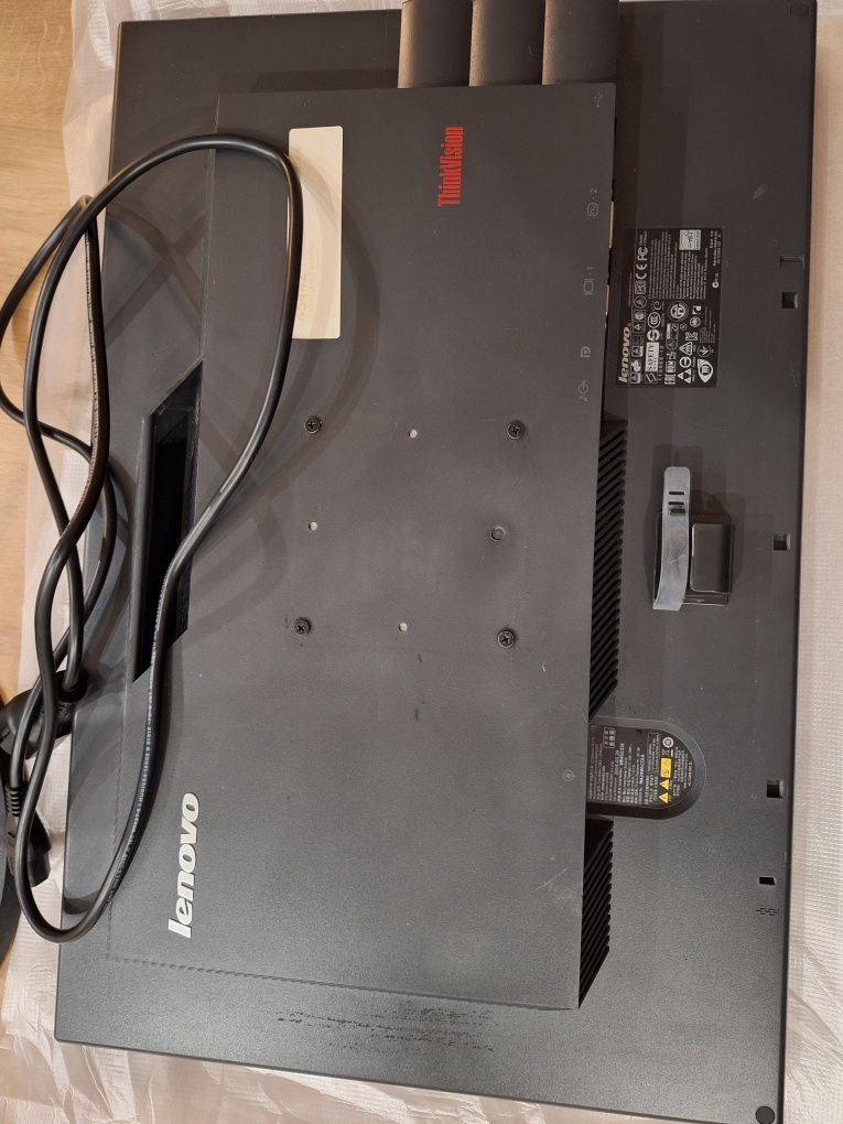 Monitor Lenovo 24 cal