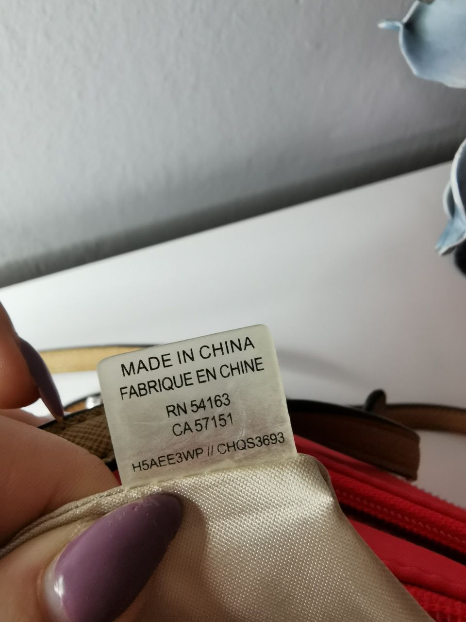 Torebka Calvin Klein z długim regulowanym paskiem