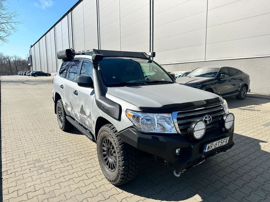 Toyota Land Cruiser LC 200 5.7L V8 BENZYNA