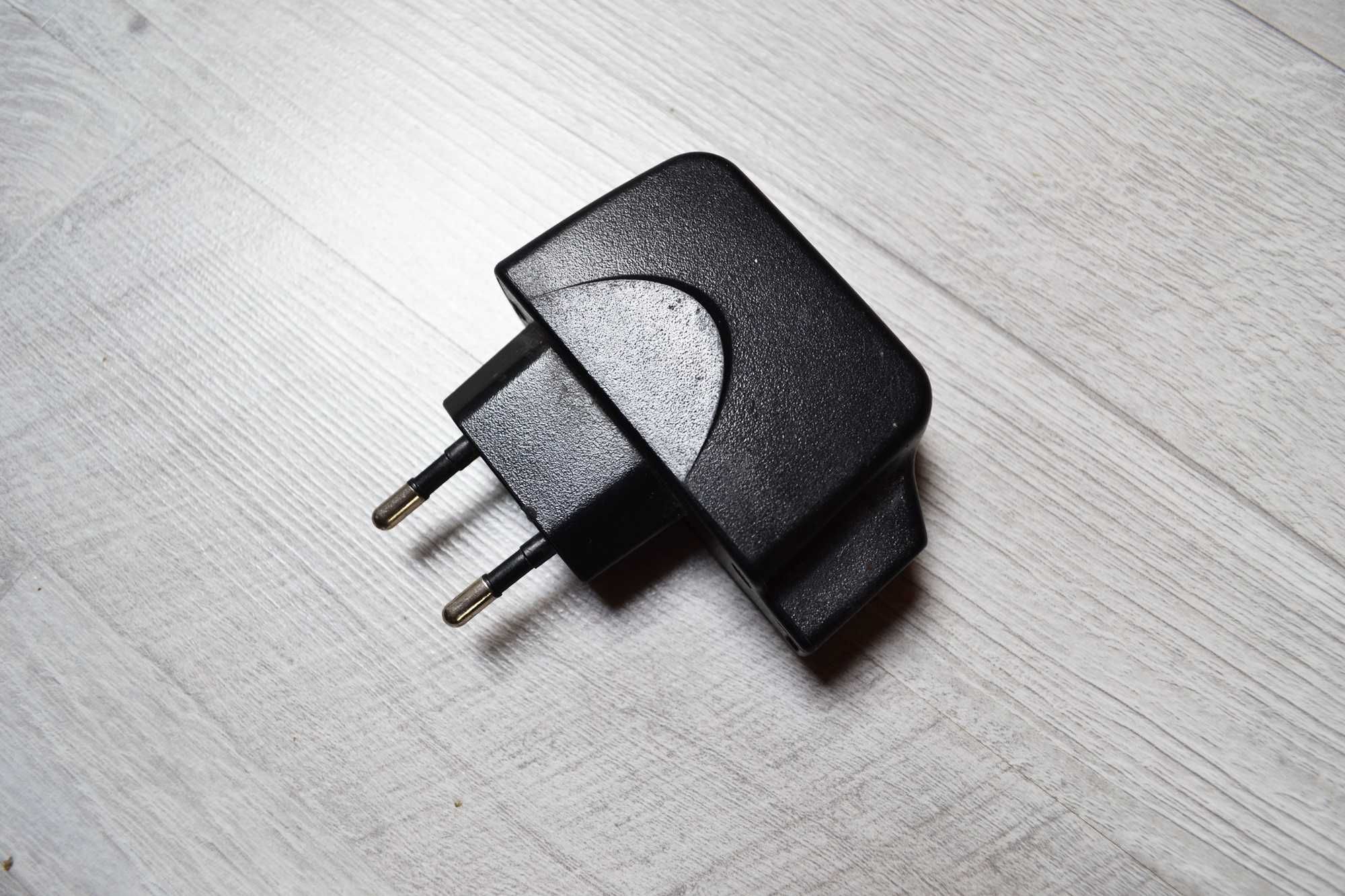Kostki z wejściem usb Lg i no name do ładowarki 2 szt.