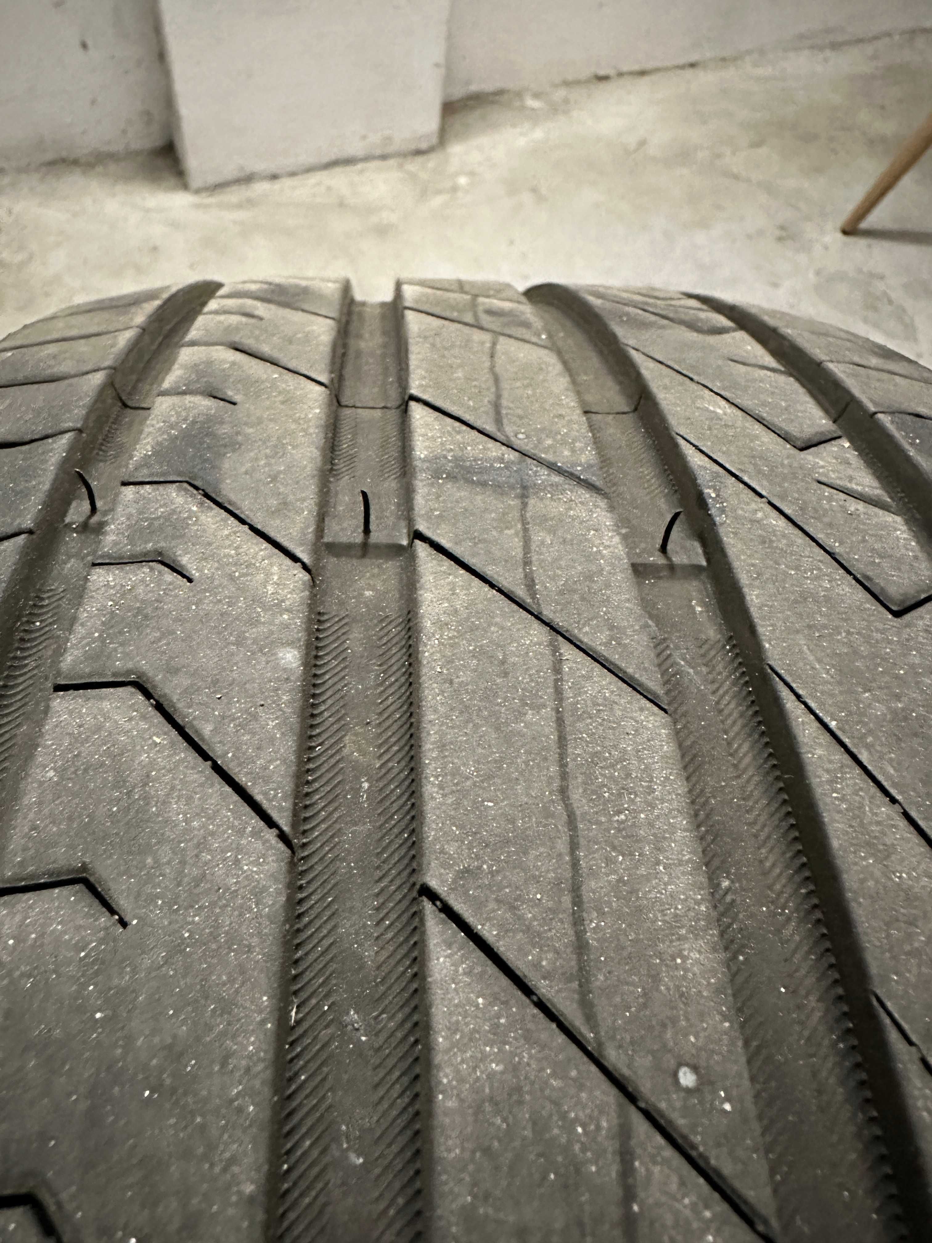 2 Pneus 235/40 R19