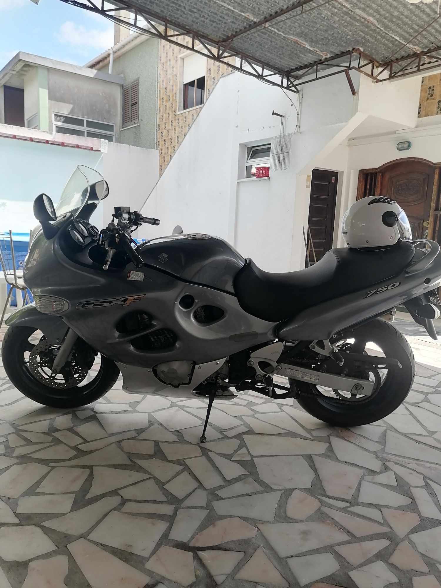 Susuki gsxf 750 ano 2005 como nova