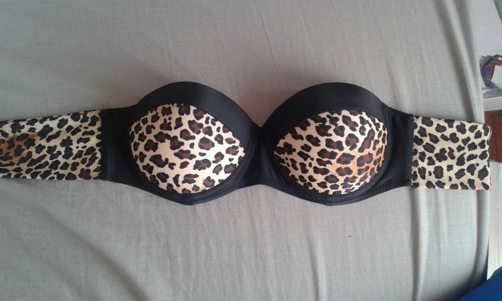 Bikinis com estampa em leopardo ( Novos) - M