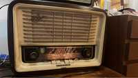 Antigo radio de valvulas telefunken.