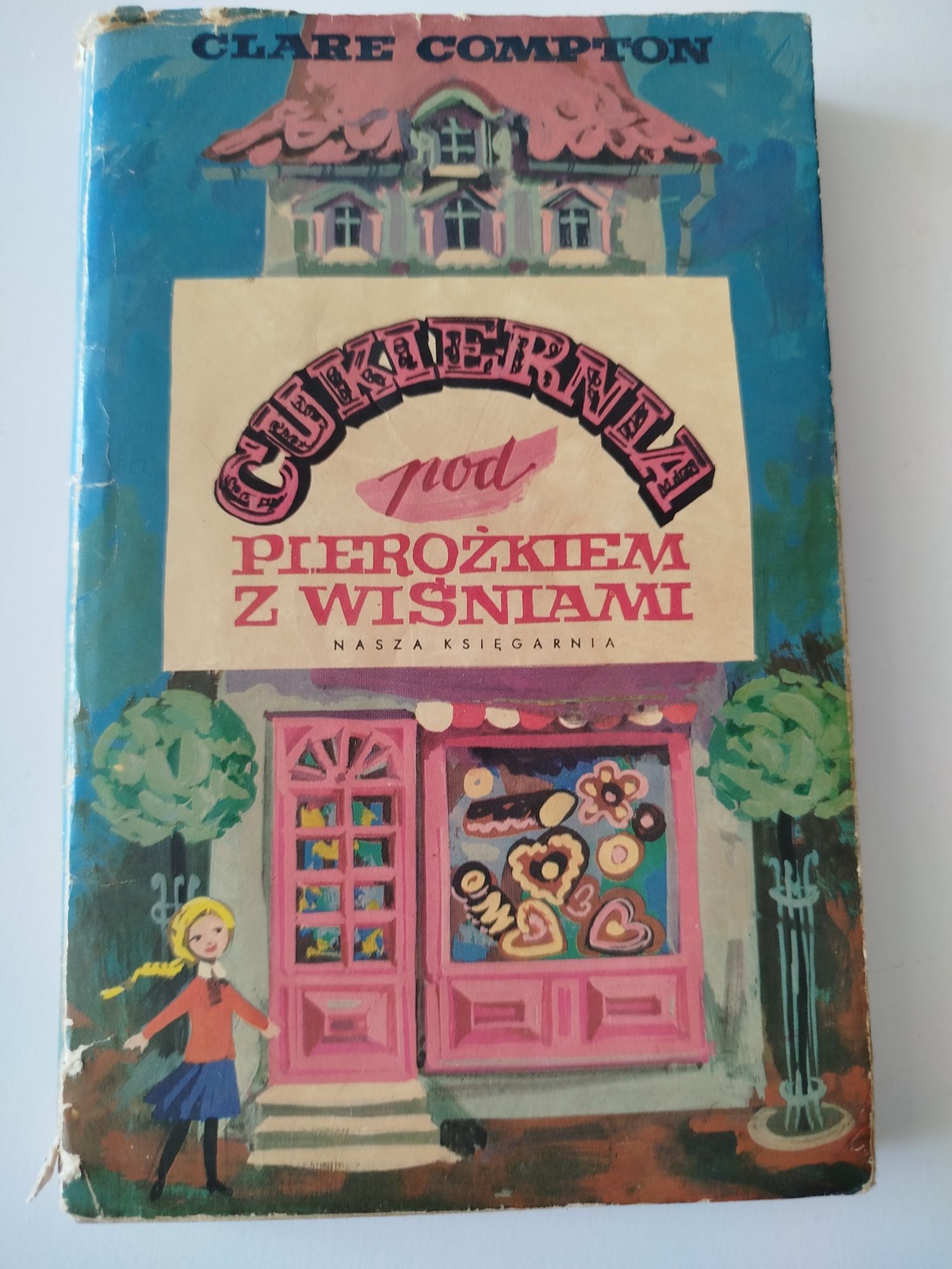 Cukiernia pod pierożkiem z wiśniami.