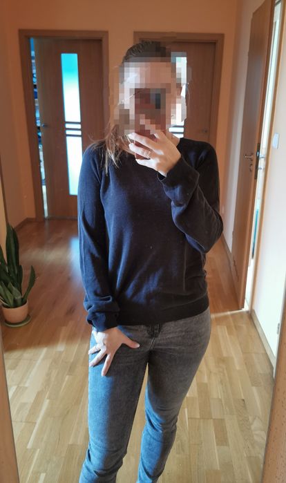 lekki czarny sweterek Sinsay, ze srebrnym serduszkiem, S/M