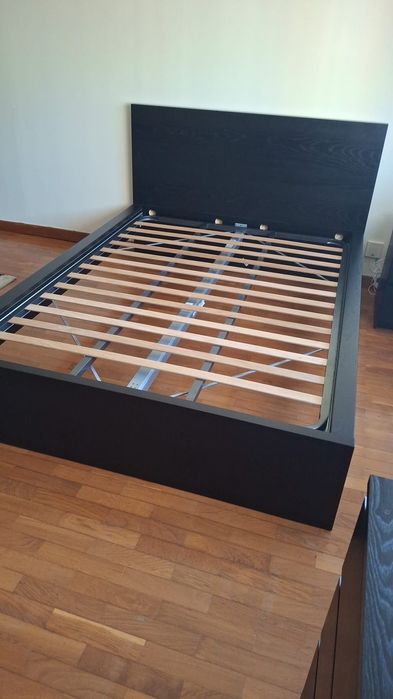 Vendo cama de casal com estrado completamente em bom estado.