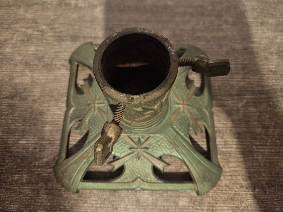 Stary stojak pod choinkę