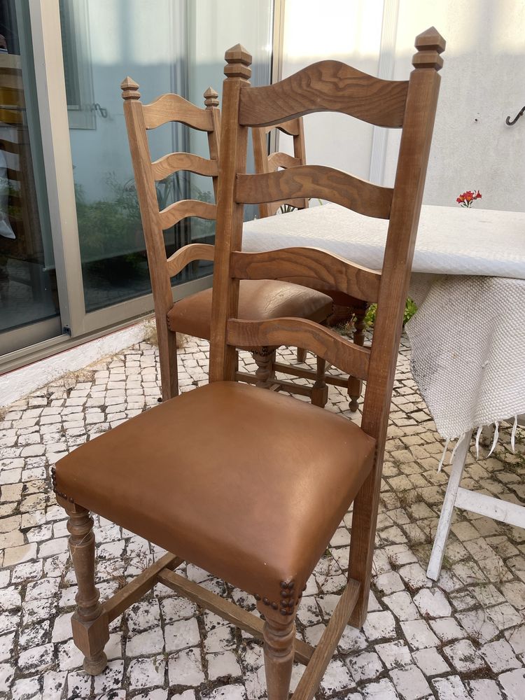 Mesa de madeira de Castanho e 6 cadeiras