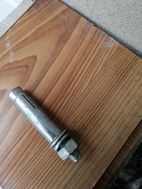 Kotwa stalowa rozporowa mur beton