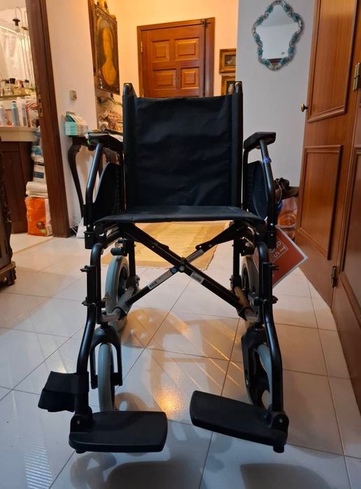 Cadeira de rodas usada para adulto