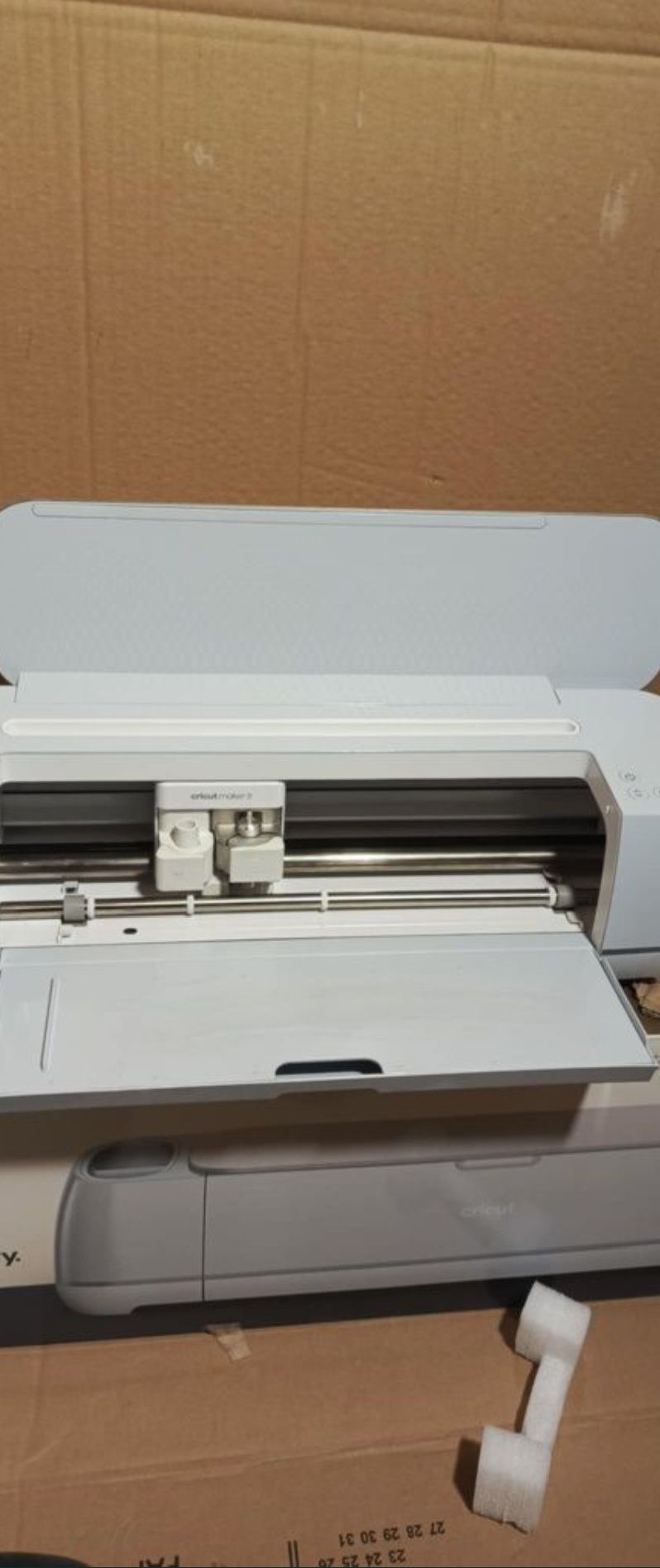 Ploter Cricut Maker 3 z wyposażeniem.