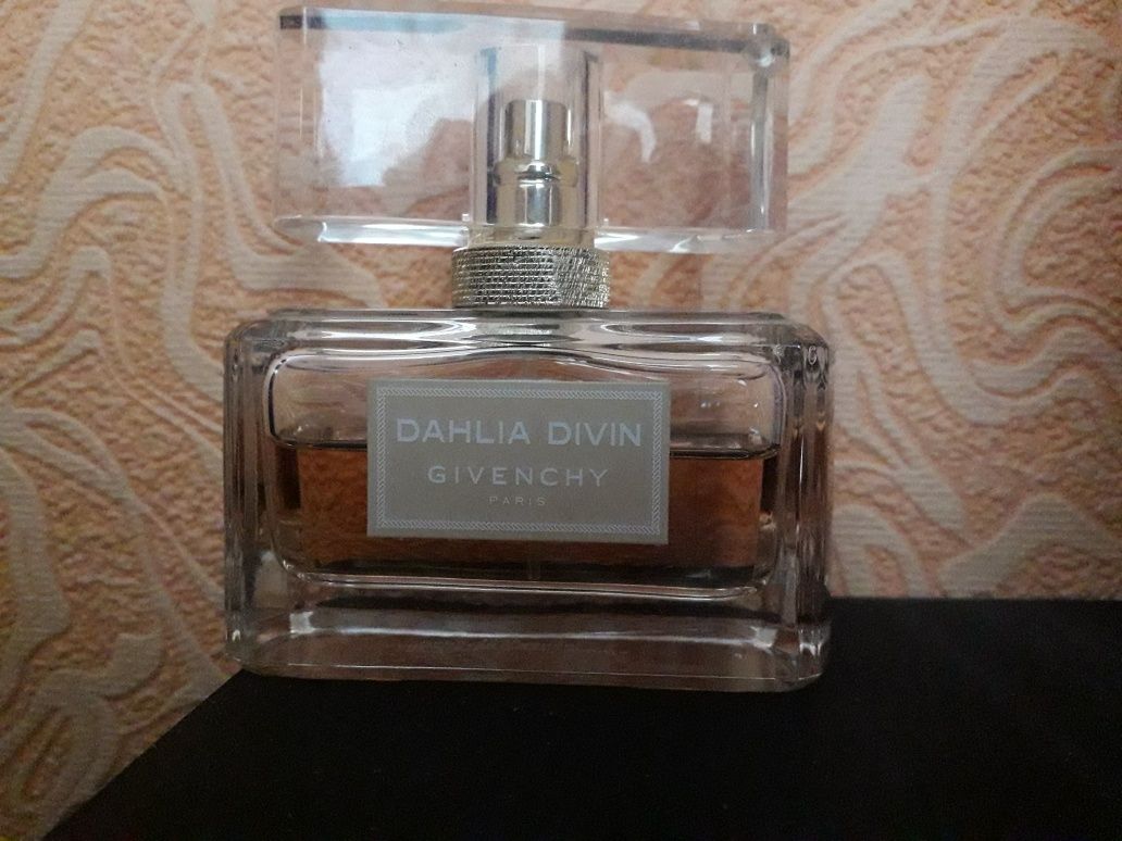 Dahlia divin nude Givenchy