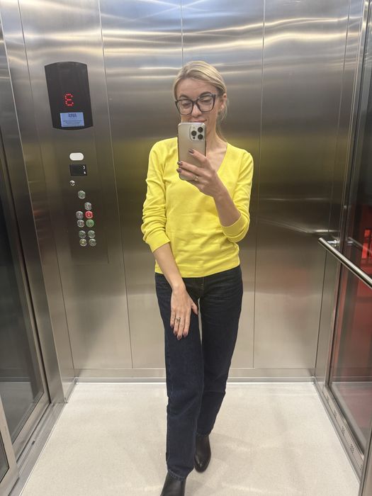 Светрик жовтенький