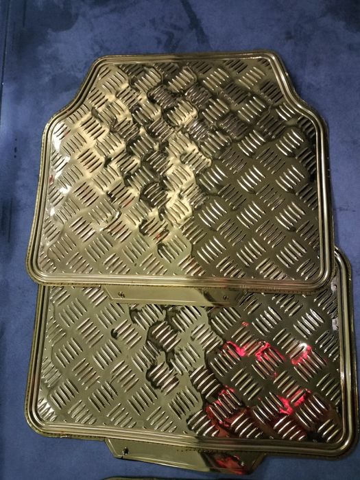 Tapetes automóvel novos