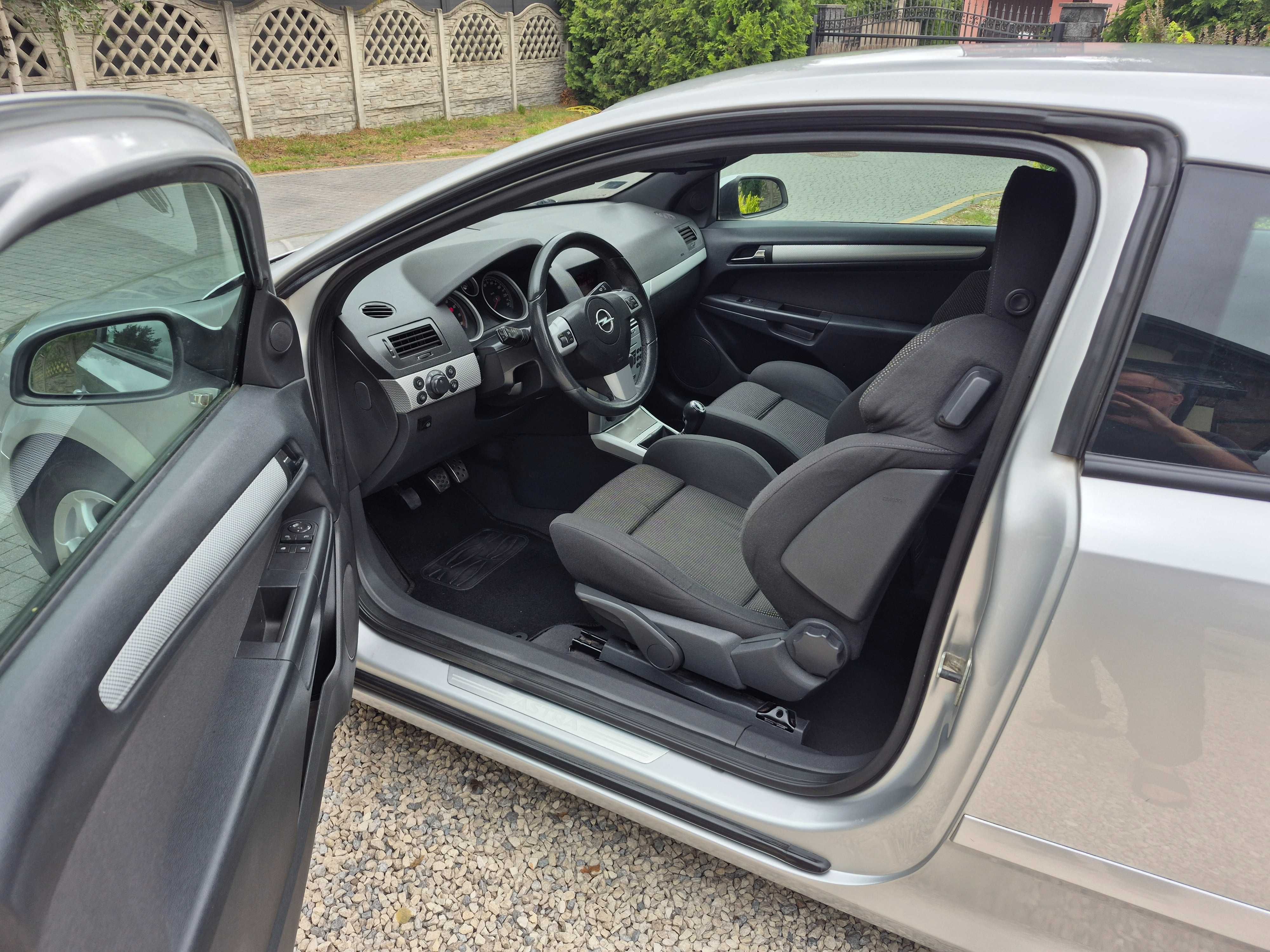 OPEL ASTRA GTC 3d 1.6+ GAZ sekwencja fotele RECARO KLIMA